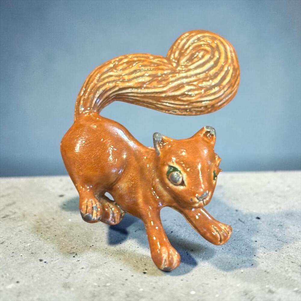 Whimsical Gerry’s Squirrel Brooch Big Curly Tail Enamel Vintage Figural Pin